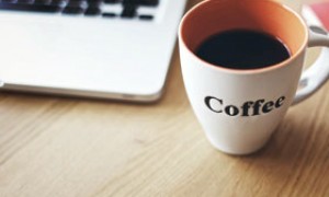 三大指数集体低开 创业板指跌1.74%